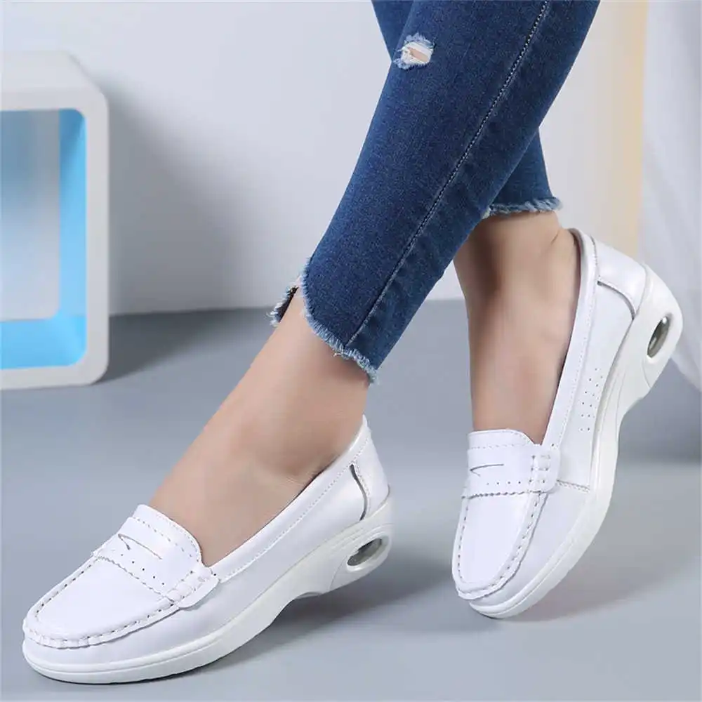 Thick Sole Slipon White Traine - đánh giá và giá Tech Accessories Gift Ideas