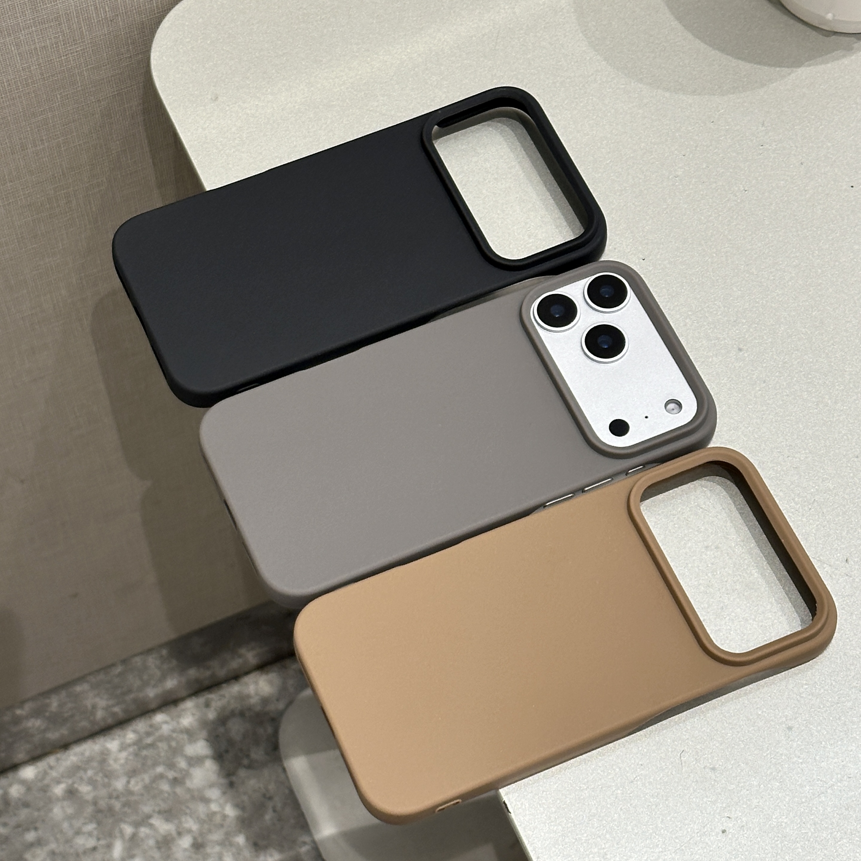 Matte Silicone Case For iPhone - đánh giá và giá Tech Accessories Apple